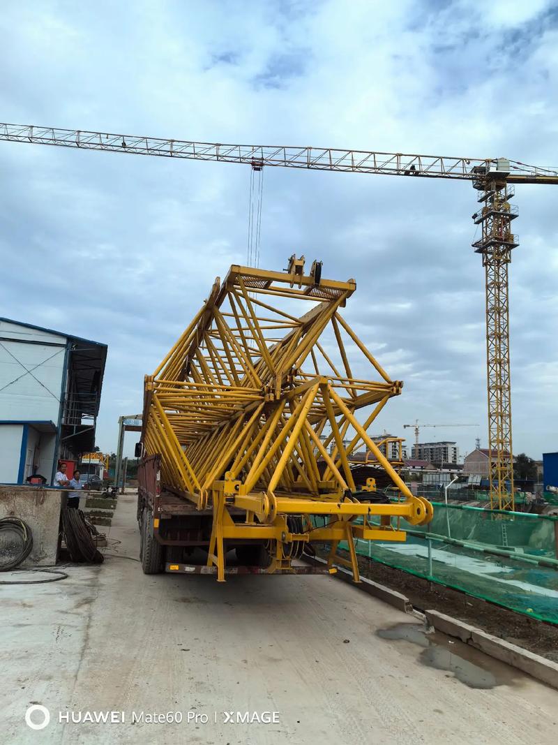 陜西龍勝翔建筑工程 優(yōu)質(zhì)70塔機長期租賃服務(wù)